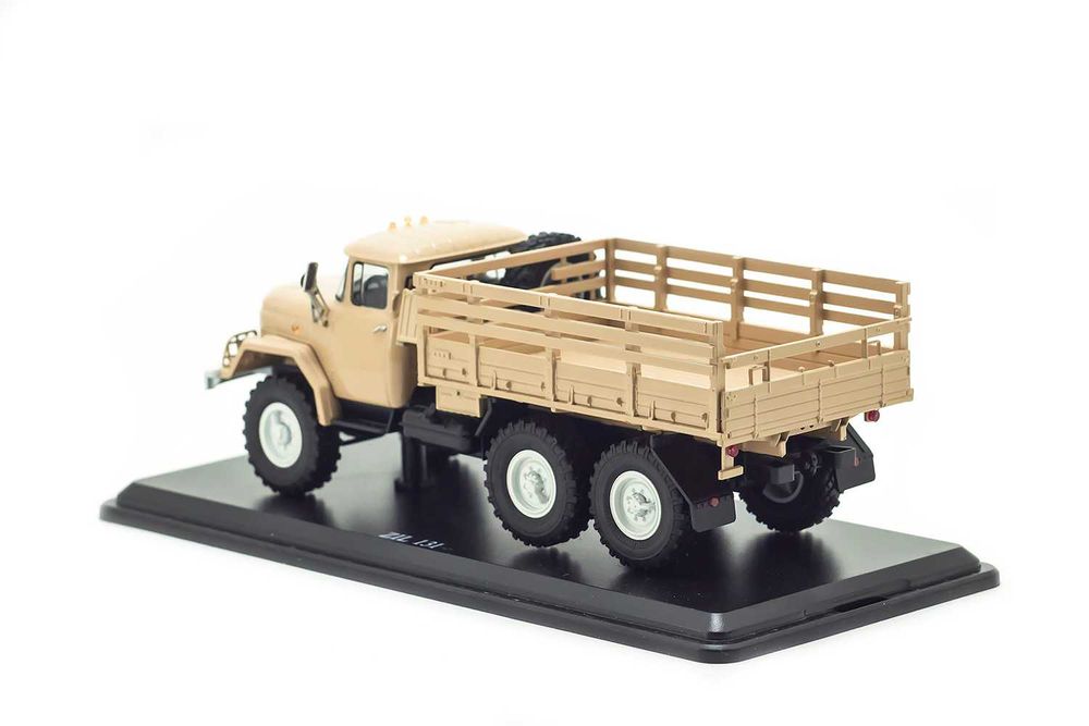 Коллекция грузовиков ЗИЛ-130 и 131 от SSM и АвтоИстория в 43 масштабе.