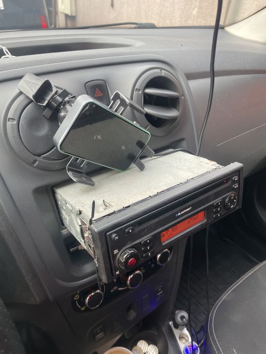 Castetofon blaupunkt dacia logan