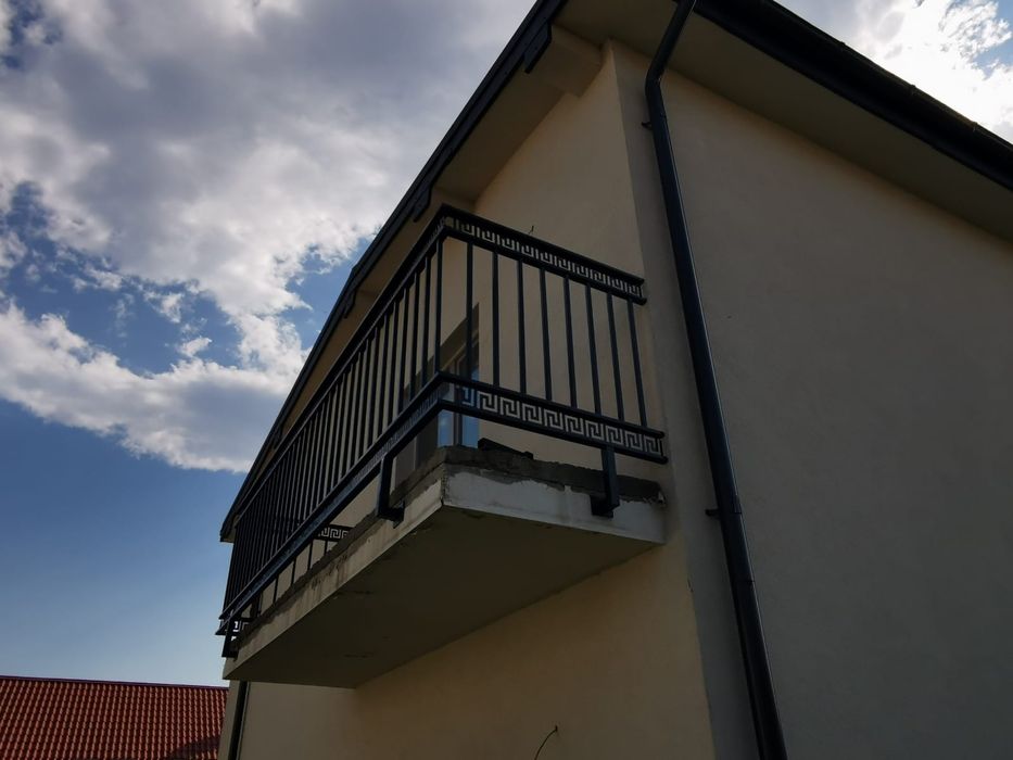 Executăm balustrade din fier forjat.