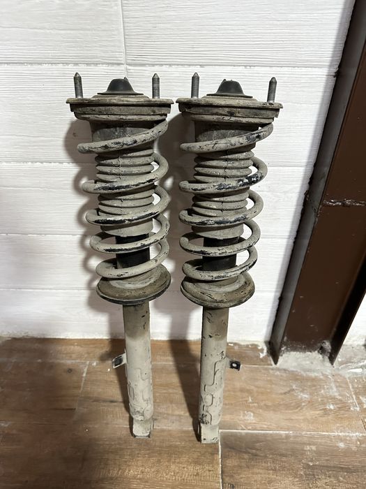 Стойки в сборе от Lexus 190