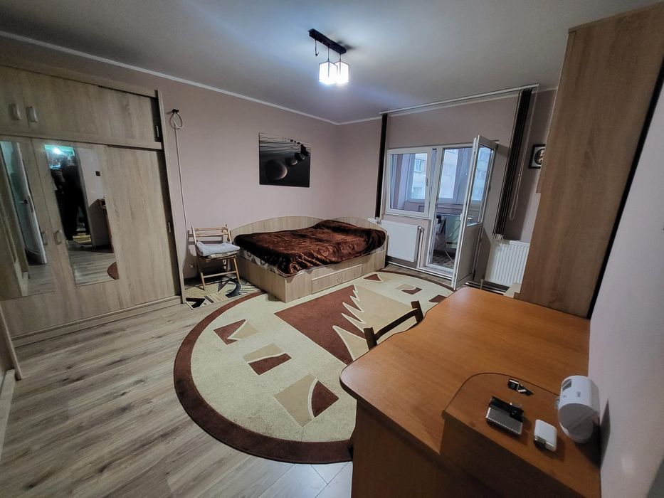 Închiriez apartament