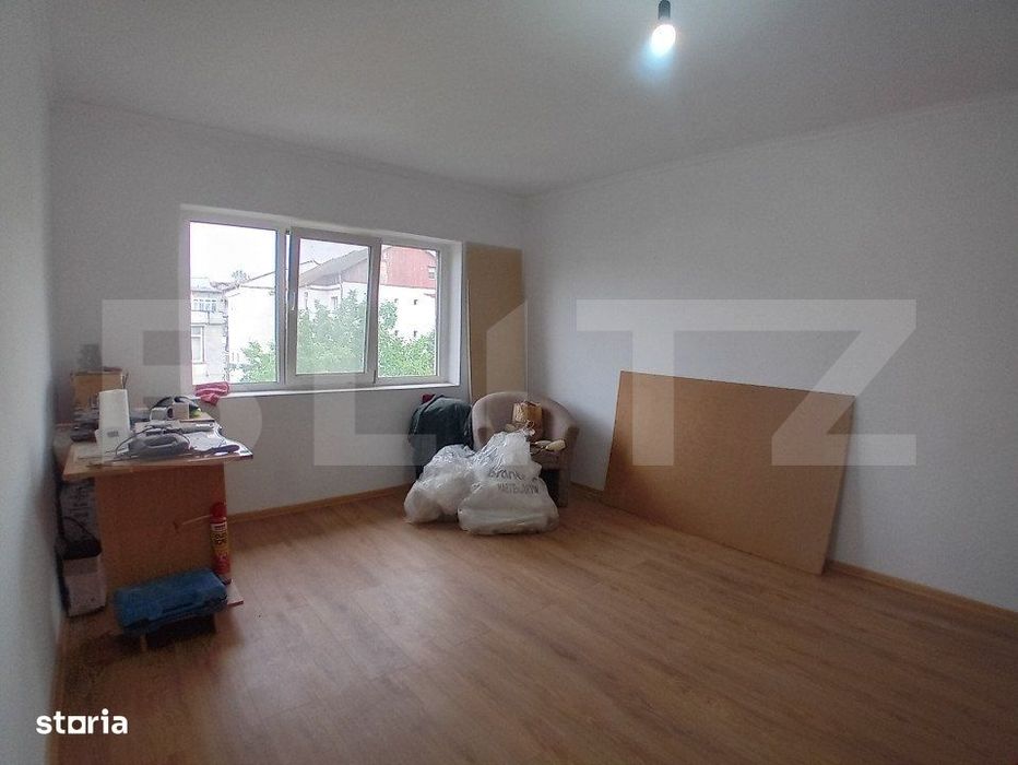 Apartament renovat cu 2 camere decomandate si garaj in Dumbrava Nord Z