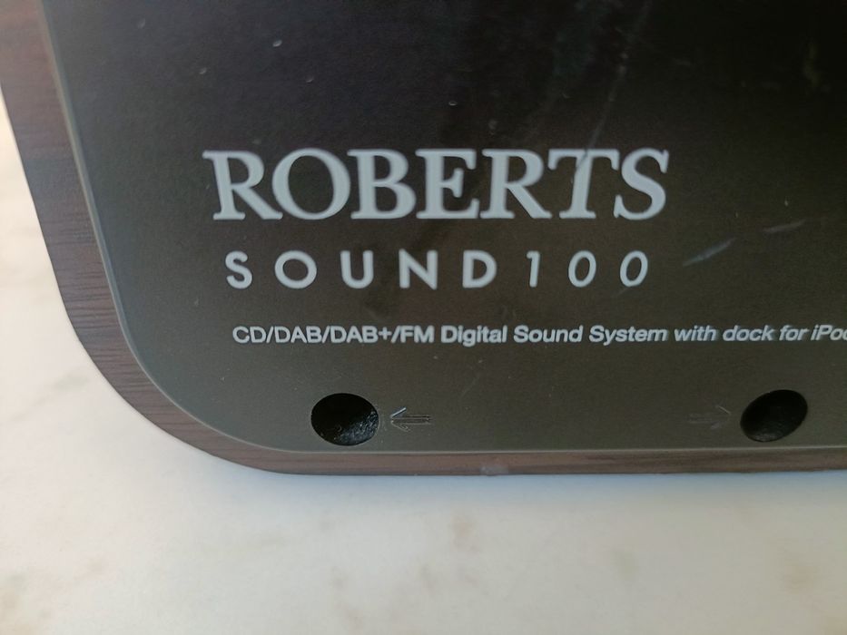 Roberts Sound 100, radio FM, CD player, dock ipod, auxiliar in, USB