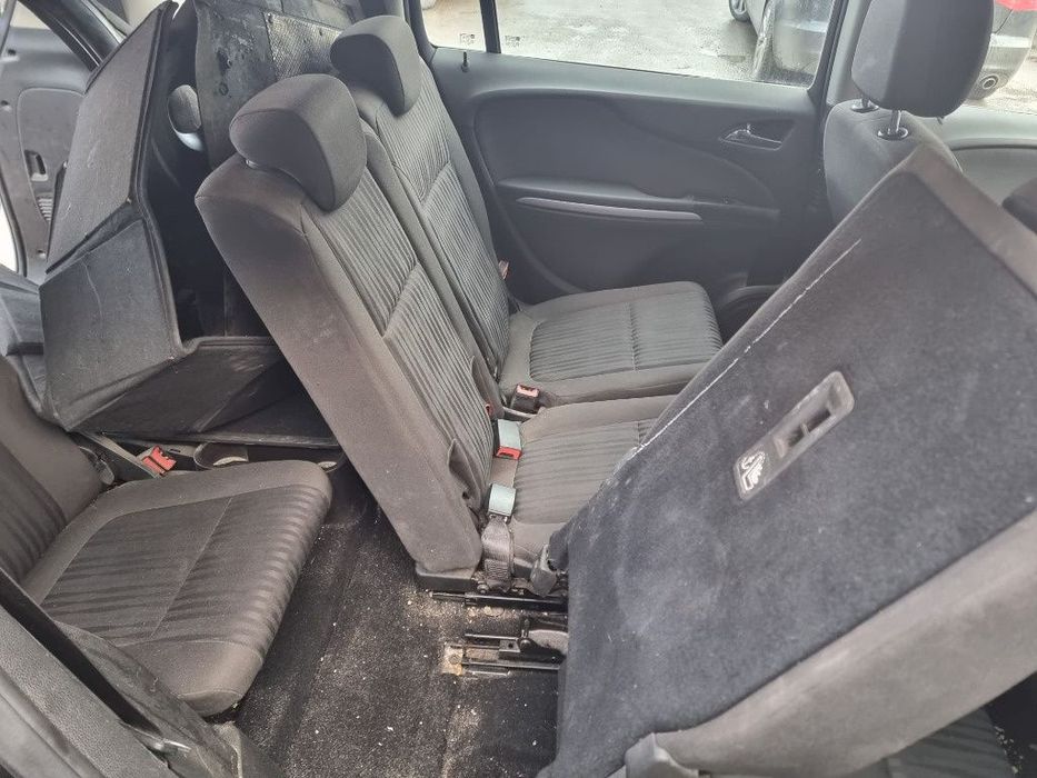 Dezmembrez Opel Zafira C 2015 motor 2.0cdti  136cp cod A20DT usa portiera stanga dreapta fata spate bara capota far trager stop 7 locuri scaune navigatie dezmembrari