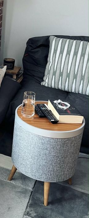 Стилна маса с вградени високоговорители KOBLE