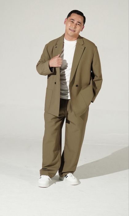 Той Мерекелерде Әнші-Блогер ән салады!