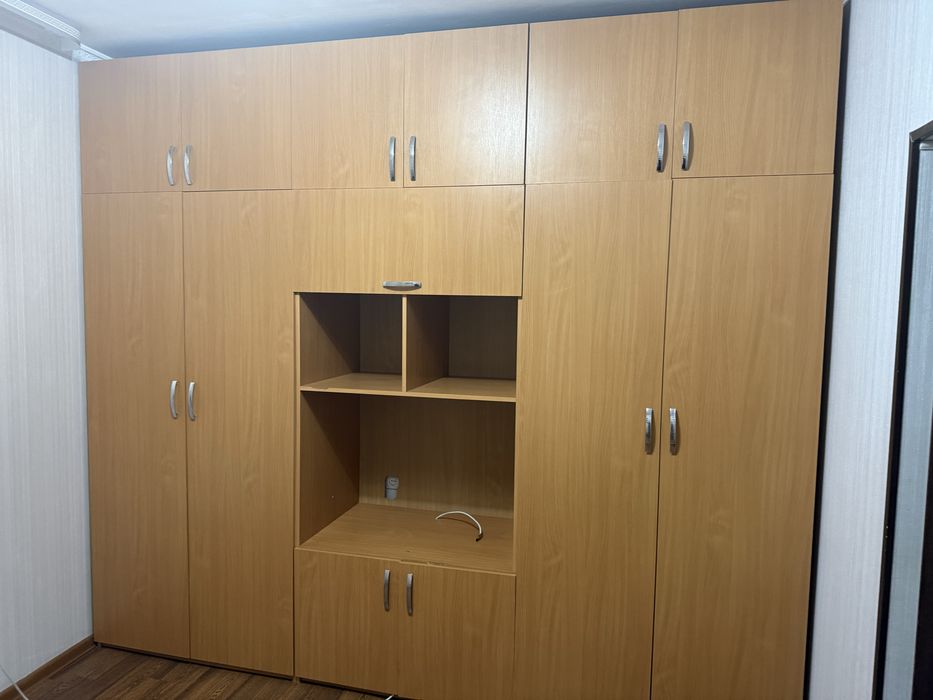 Встроенный шкаф коричневый