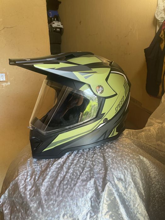 ЧИСТО нова каска SPEED