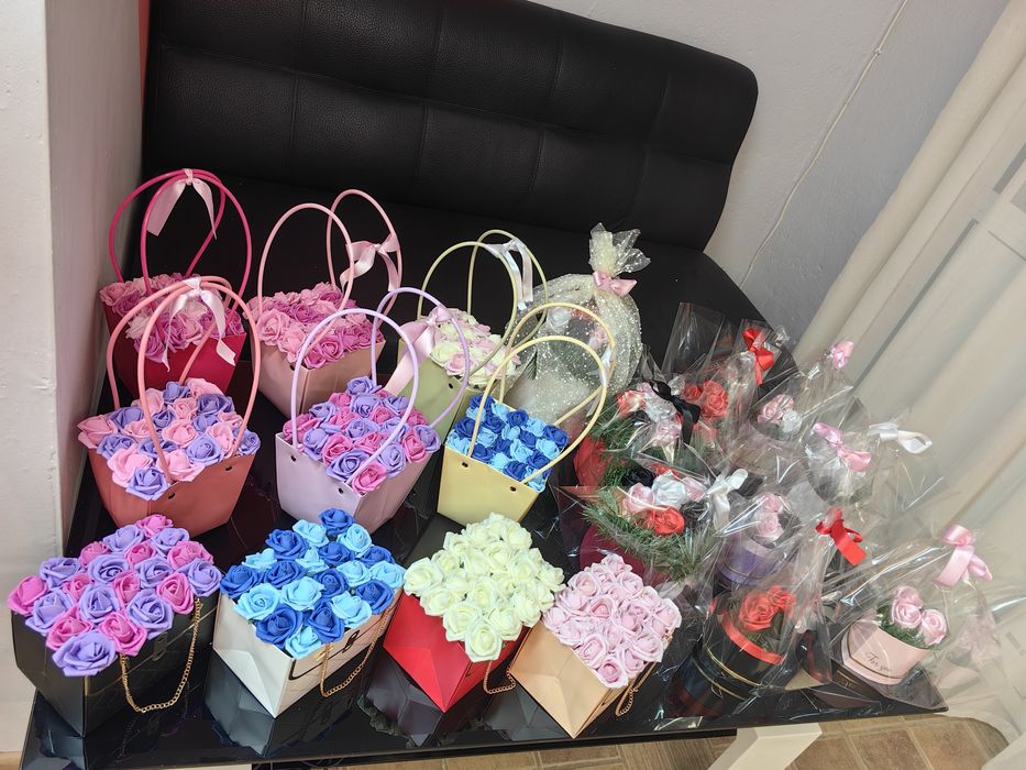 Кошнички и чантички с фоамени рози