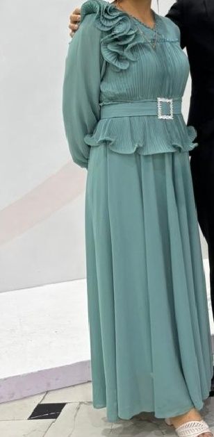 Продам вечерние платья