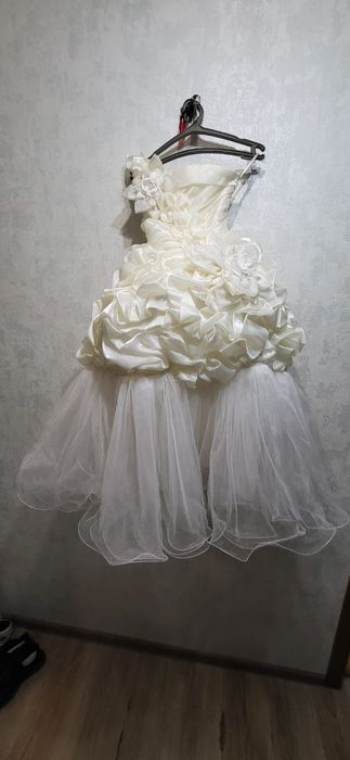 Продаю красивое нарядное платье