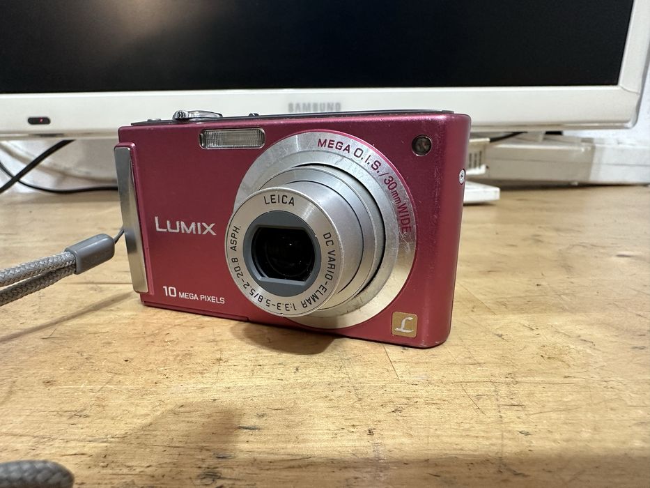 Panasonic dmc-fs5 de culoare rosu deschis