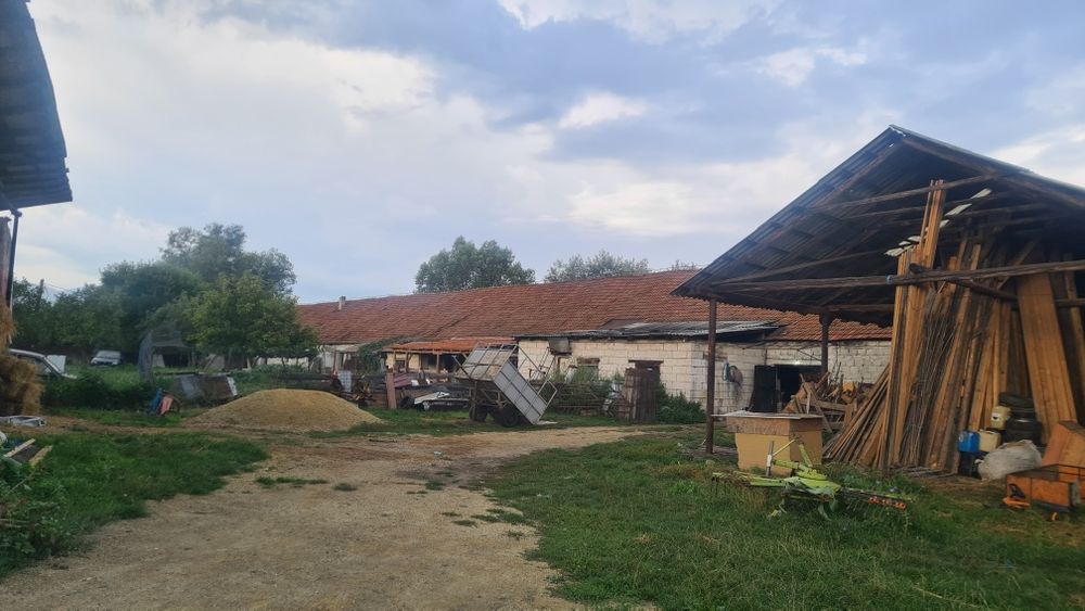 Închiriez / Vand imobil cu destinație: producție sau ferma