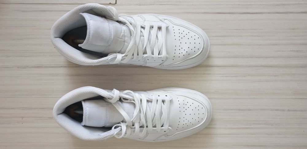 Nike Air Jordan1 Retro Tripple White / 43/27.5 UK 8.5 US 9.5 ОРИГИНАЛ!