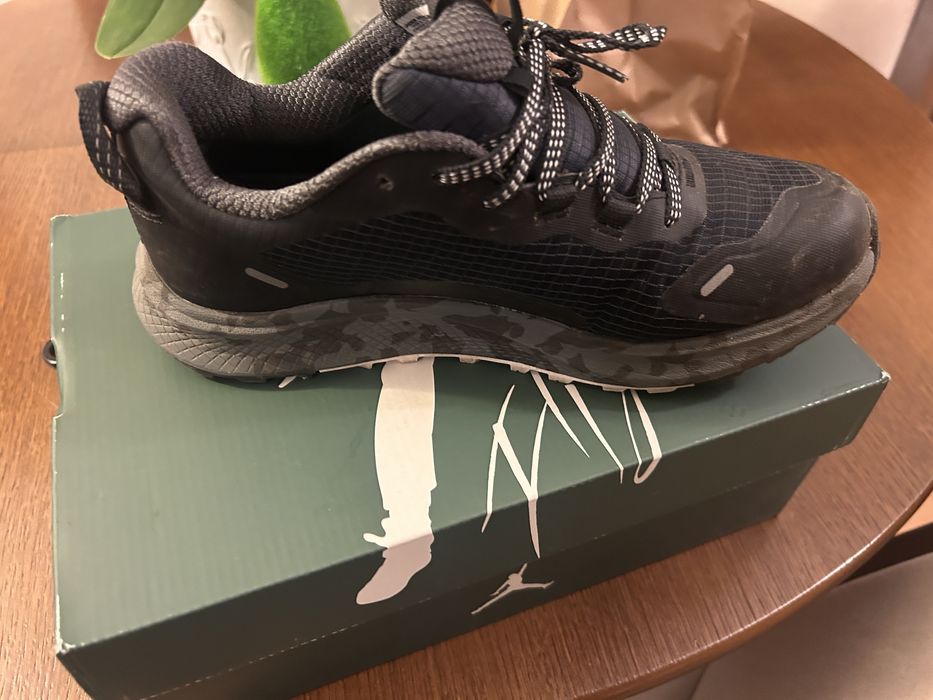 Adidasi under armour charge