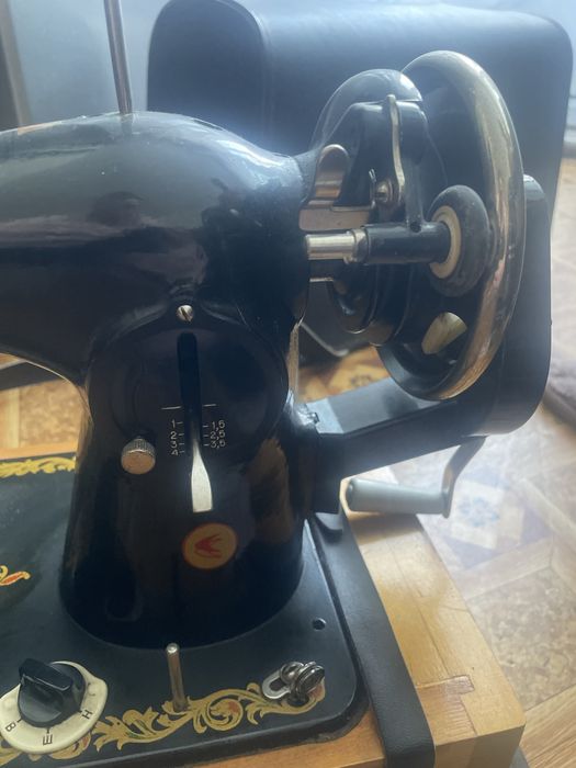 Швейная ручная машинка