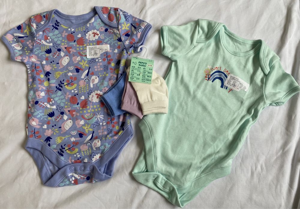 Лот за момиче - две бодита и три чифта чорапки, 9-12