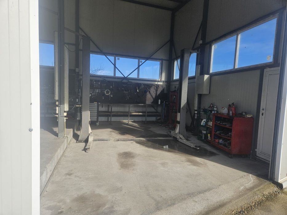 Автосервиз  оборудван / 3 клетки