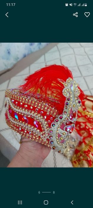 Продам  костюмы  красивые