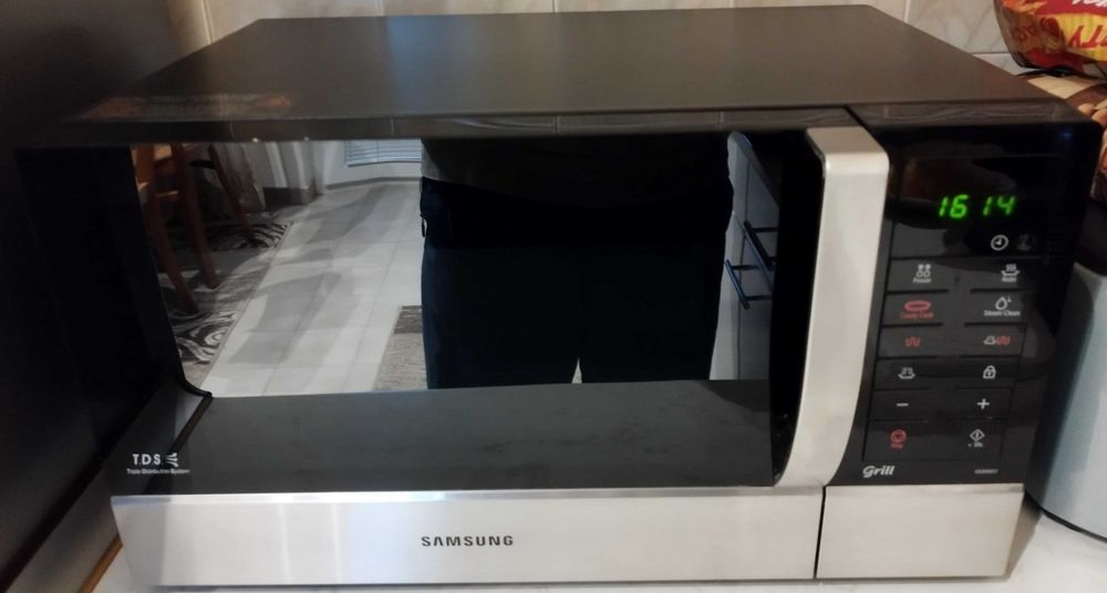 Комбинирана микровълнова фурна с грил Samsung GE89MST