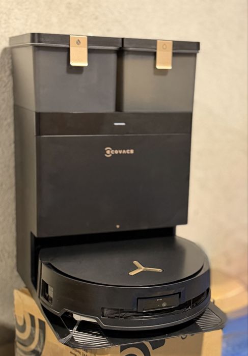 Робот прахосмукачка ECOVACS DEEBOT X8 OMNI, 18 000 Pa, със станция