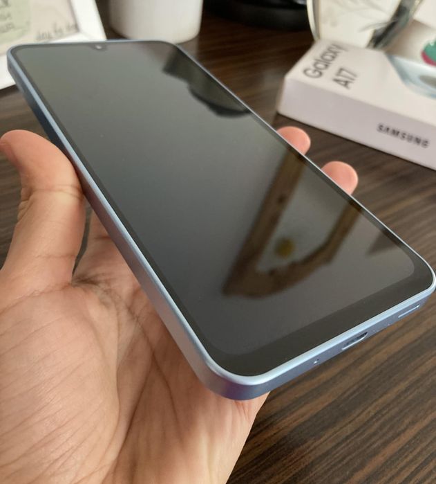 Samsung A17- light blue (150 €)