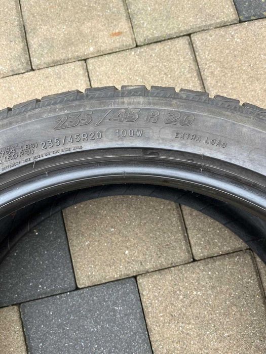 Anvelope iarna Michelin 235/45 R20 aproape noi