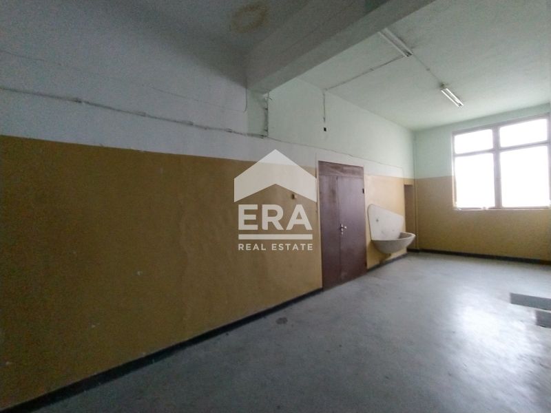 Бизнес имот Професионално-учебен център за продажба, в кв. Трошево, Ва