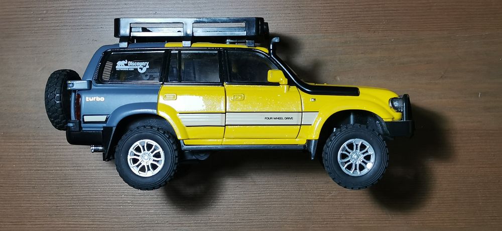 Коллекционная модель Toyota Land Cruiser 80 (LC80) Экспедиция 1:24