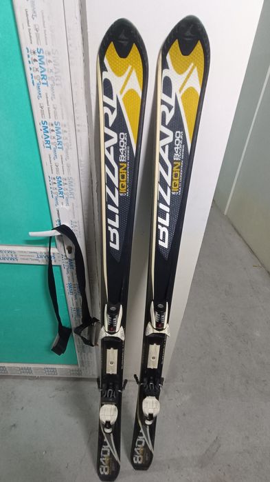 Комплект лыжи и ботинки.