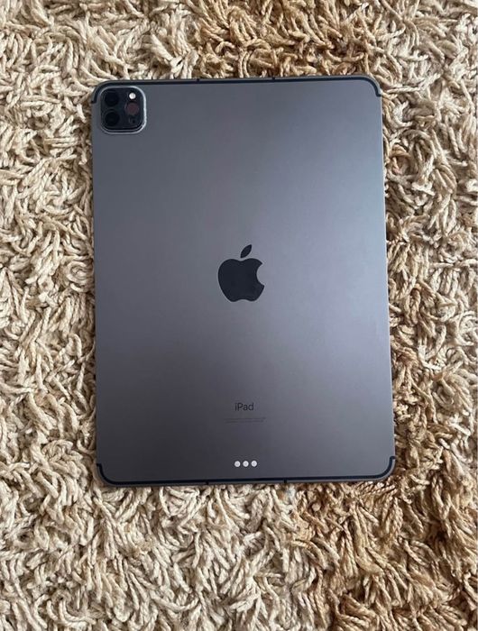 Vând  sau schimb tabletă IPad cu iPhone 13 14,15,16 Pro Max