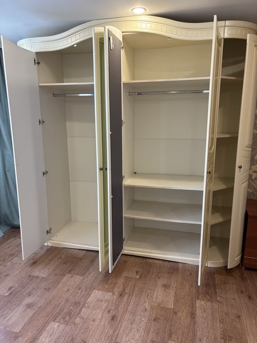 Продам шкаф шести дверний