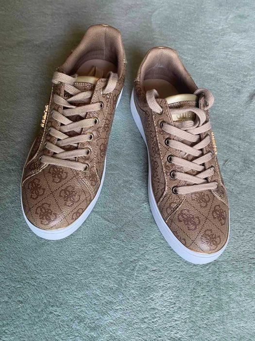 Маратонки Guess Нови !!!