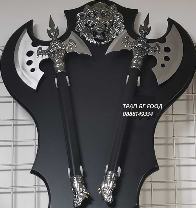 Два броя брадвички с поставка за стена и крепежни елементи