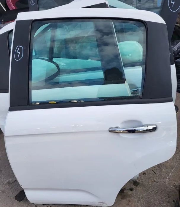 Vindem usa stanga spate complecta pentru Citroen C 3 din 2013