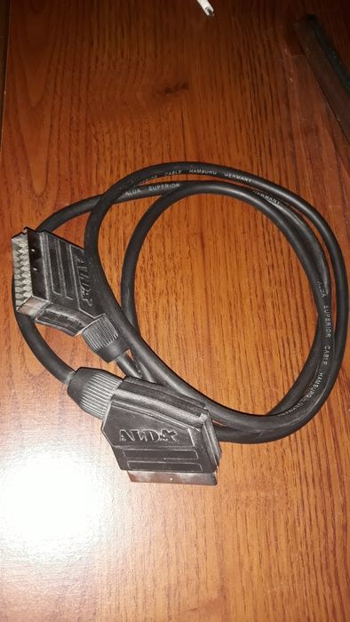 Переходники, провода разные, оригинальные адаптеры.