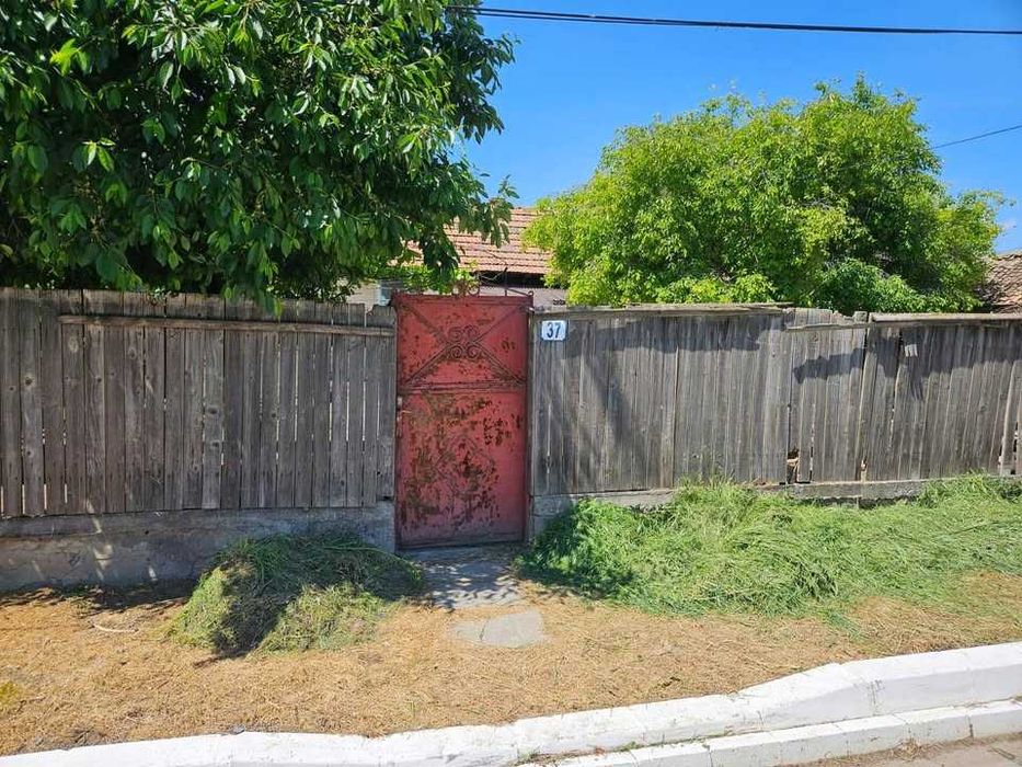 Casă + 2000 mp teren Măcin,Tulcea | Gaze