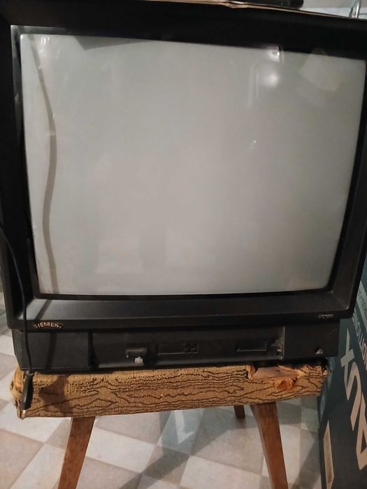 Продавам телевизор Сименс работещ