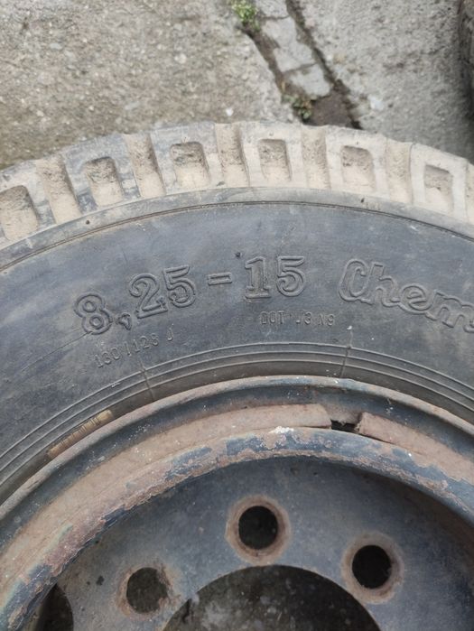 Vând 4 cauciucuri trailer 8.25- 15
