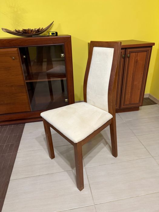 Дървена холна маса