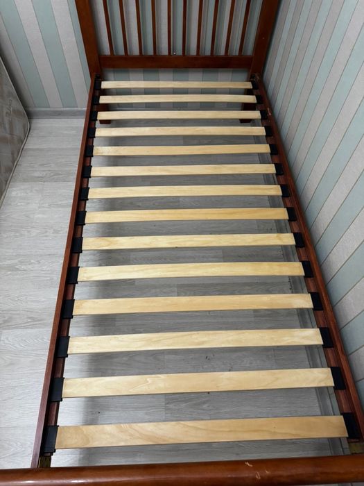 2 кровати (двухъярусные, регулируемые 2м)