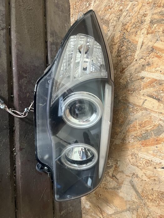 Far dreapta  BMW Seria 1 E87 E81 Facelift  Angel Eyes Original