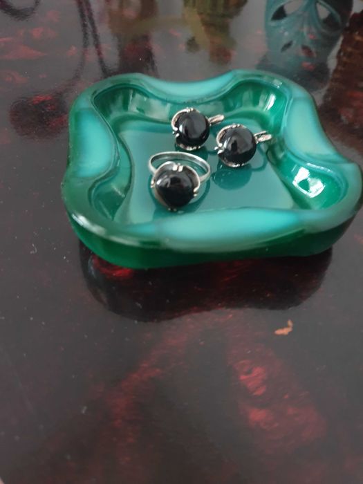 Комплект кольцо и серьги. Агат в мельхиоре.