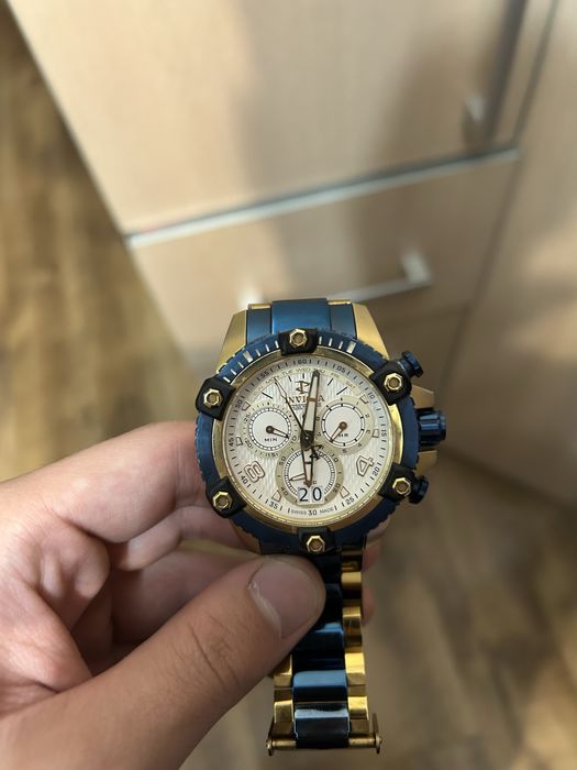 Часы Invicta Reserve