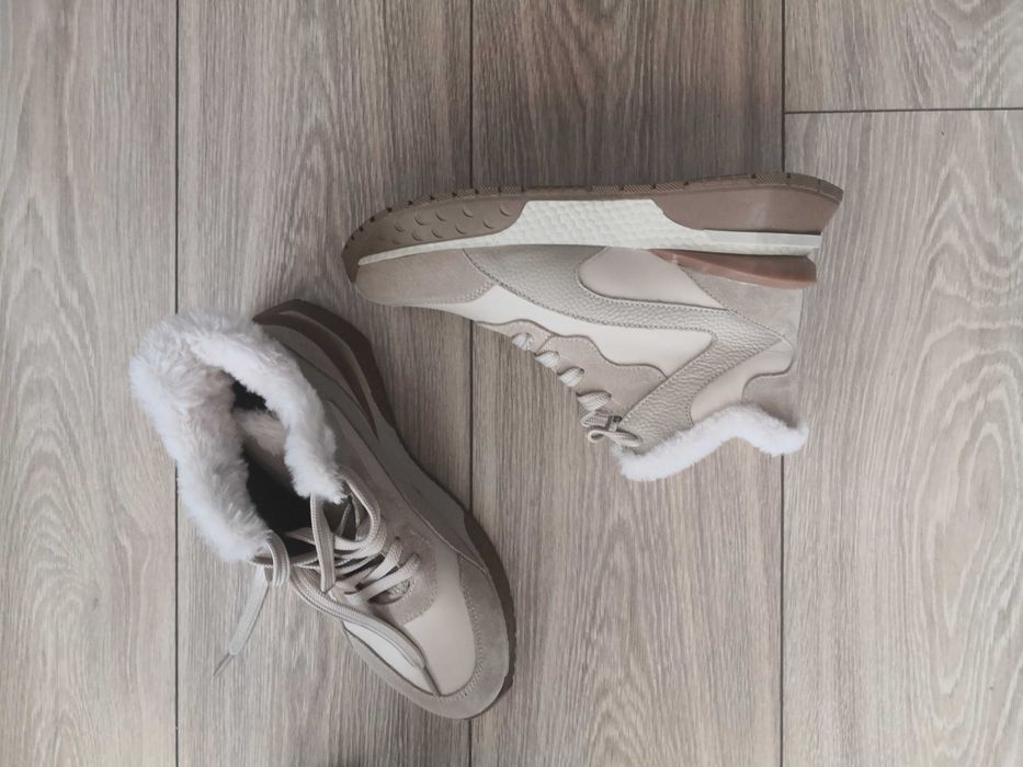 Дамски спортни боти