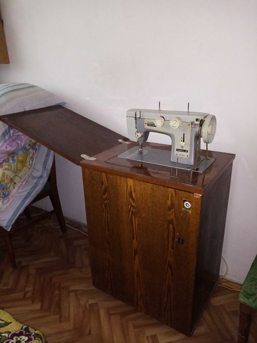 Швейная машинка Чайка