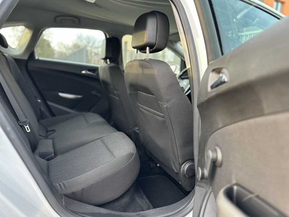 Opel Astra J Hatchback/ 1.7CDTI//6+1Trepte 2010/Euro5/anvelope Noi/ Climatronitc/Foarte intretinut