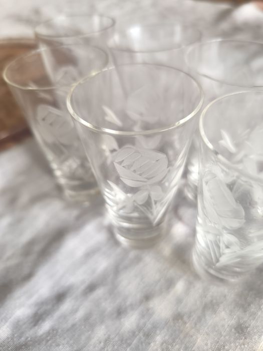 Гравиран стъклен поднос с гравирани чаши (НОВИ)