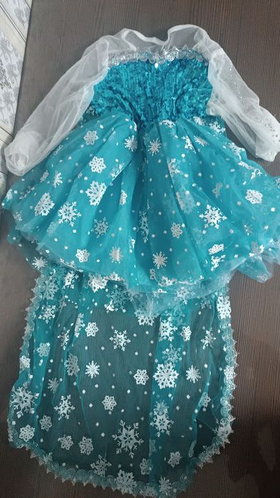 Продам новогодний платье для девочки на 2-3 года
