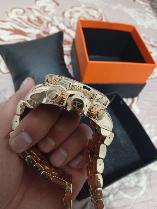 Продам большие новые часы